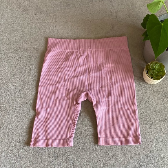 Ardene basic size small light pink seamless ribbed biker shorts - Picture 2 of 3